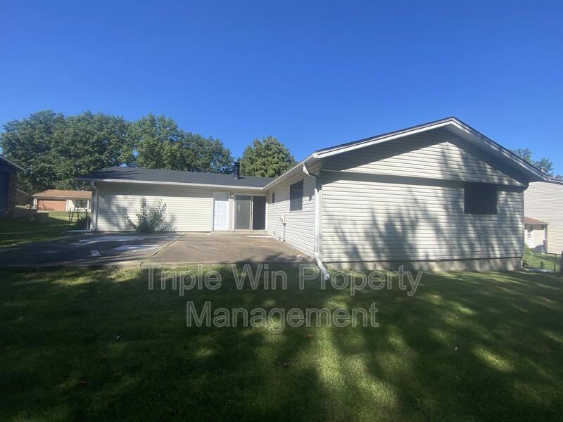 2372 Rockymont Dr - Photo 3 of 20
