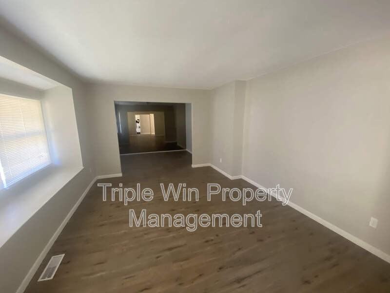 2372 Rockymont Dr - Photo 5 of 20