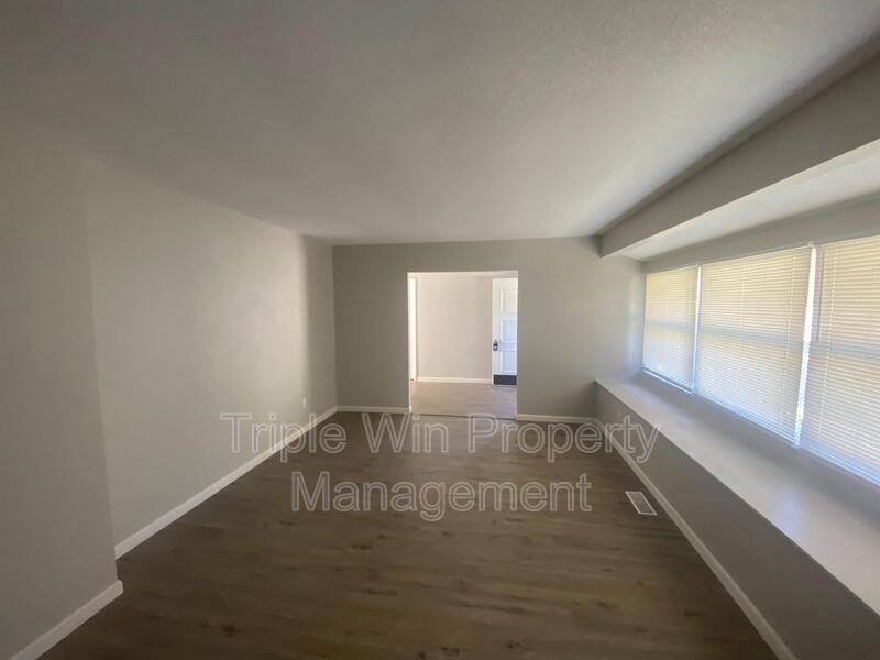 2372 Rockymont Dr - Photo 6 of 20