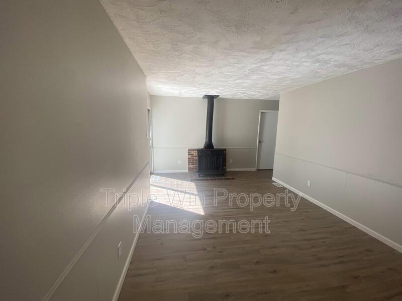 2372 Rockymont Dr - Photo 7 of 20