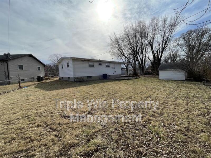 1895 Curtis Ct - Photo 6 of 36