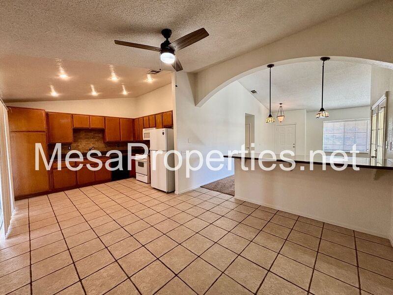 14145 Heritage Ct - Photo 7 of 19
