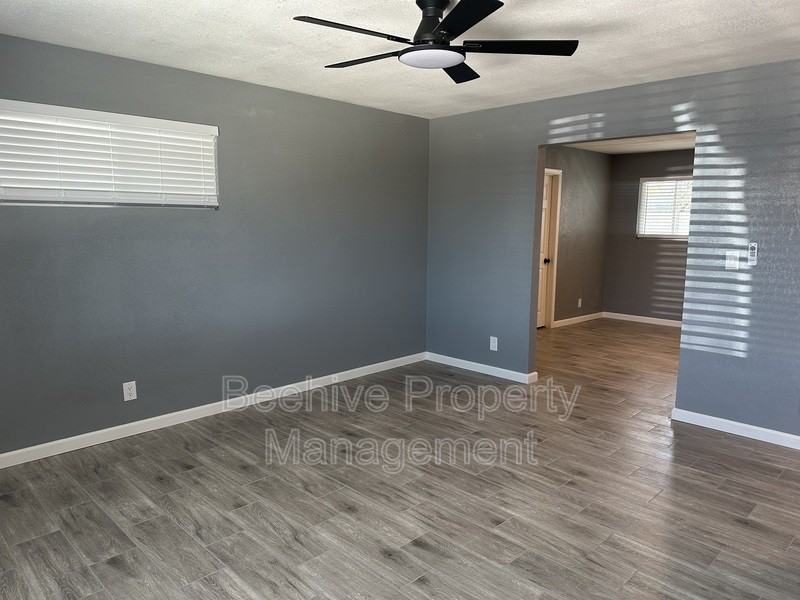 1315 W 4th St - Photo 2 of 8