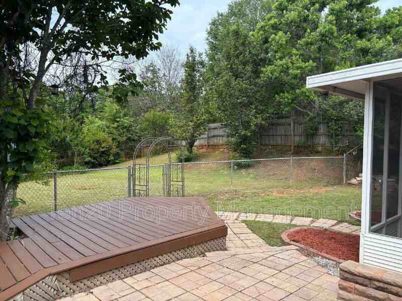 1018 Sugar Mill Dr - Photo 3 of 22