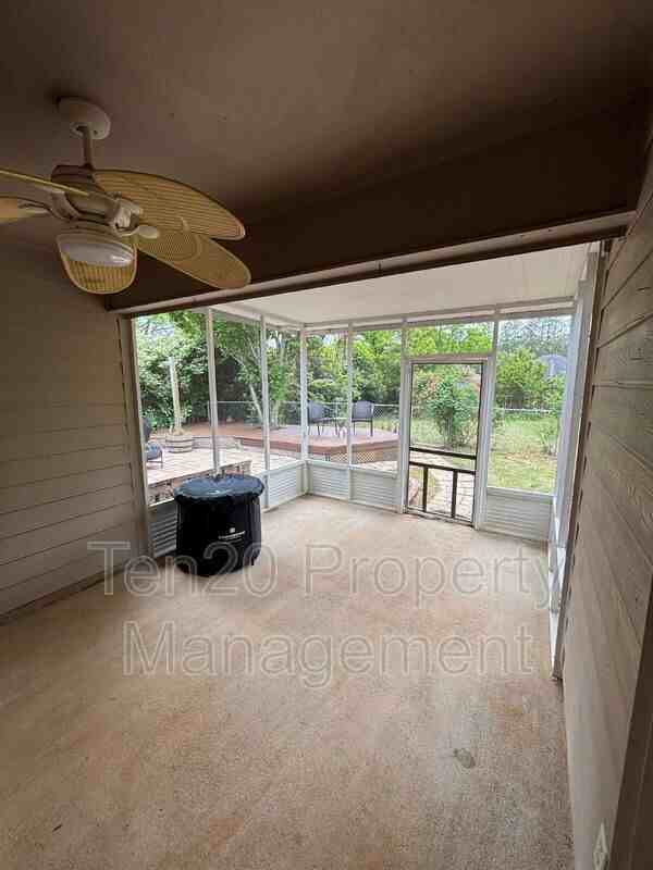 1018 Sugar Mill Dr - Photo 5 of 22