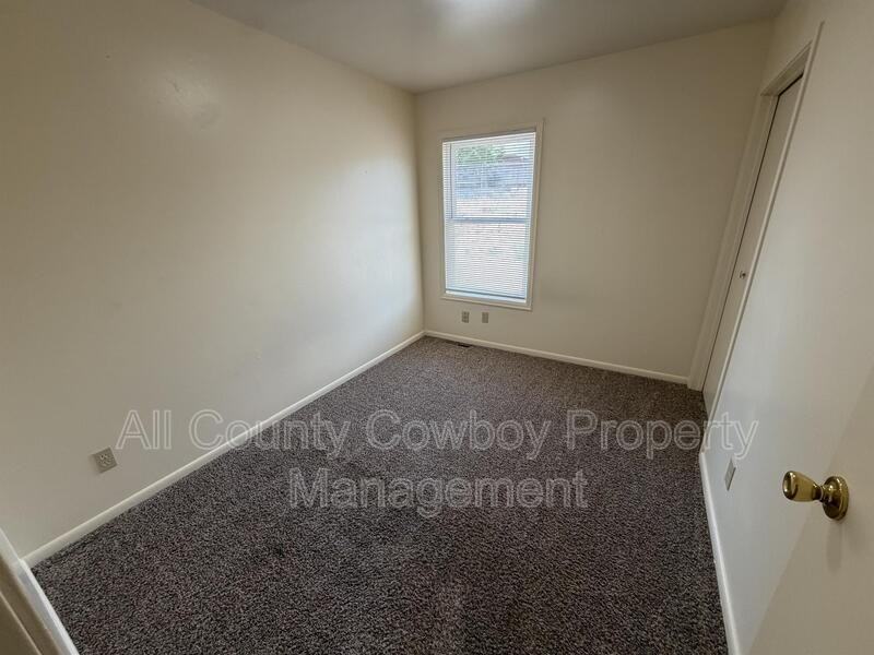 140 Cribbon Ave - Photo 6 of 11