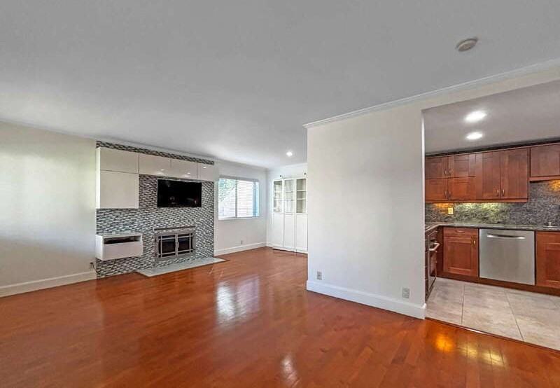 7422 Seastar Dr #4 - Photo 2 of 23