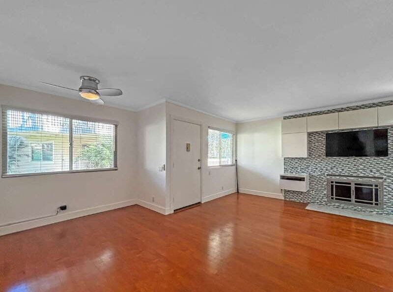 7422 Seastar Dr #4 - Photo 5 of 23