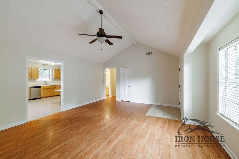 335 Oak Meadow Dr - Photo 4 of 27
