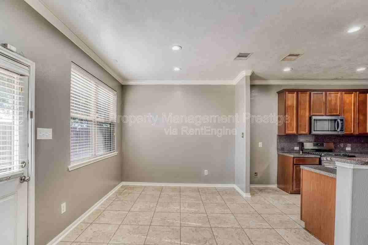 10707 Fuqua Glen Ln - Photo 3 of 10