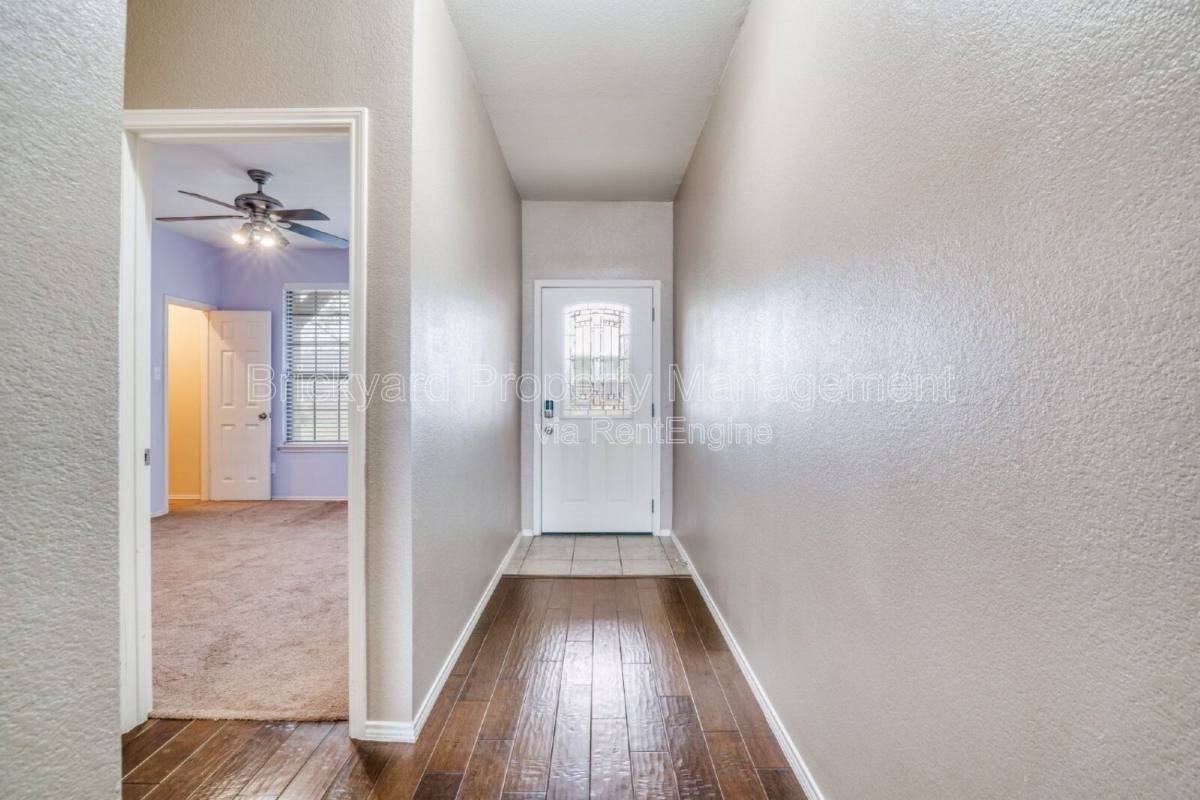 3646 Hawthorne Trl - Photo 3 of 10