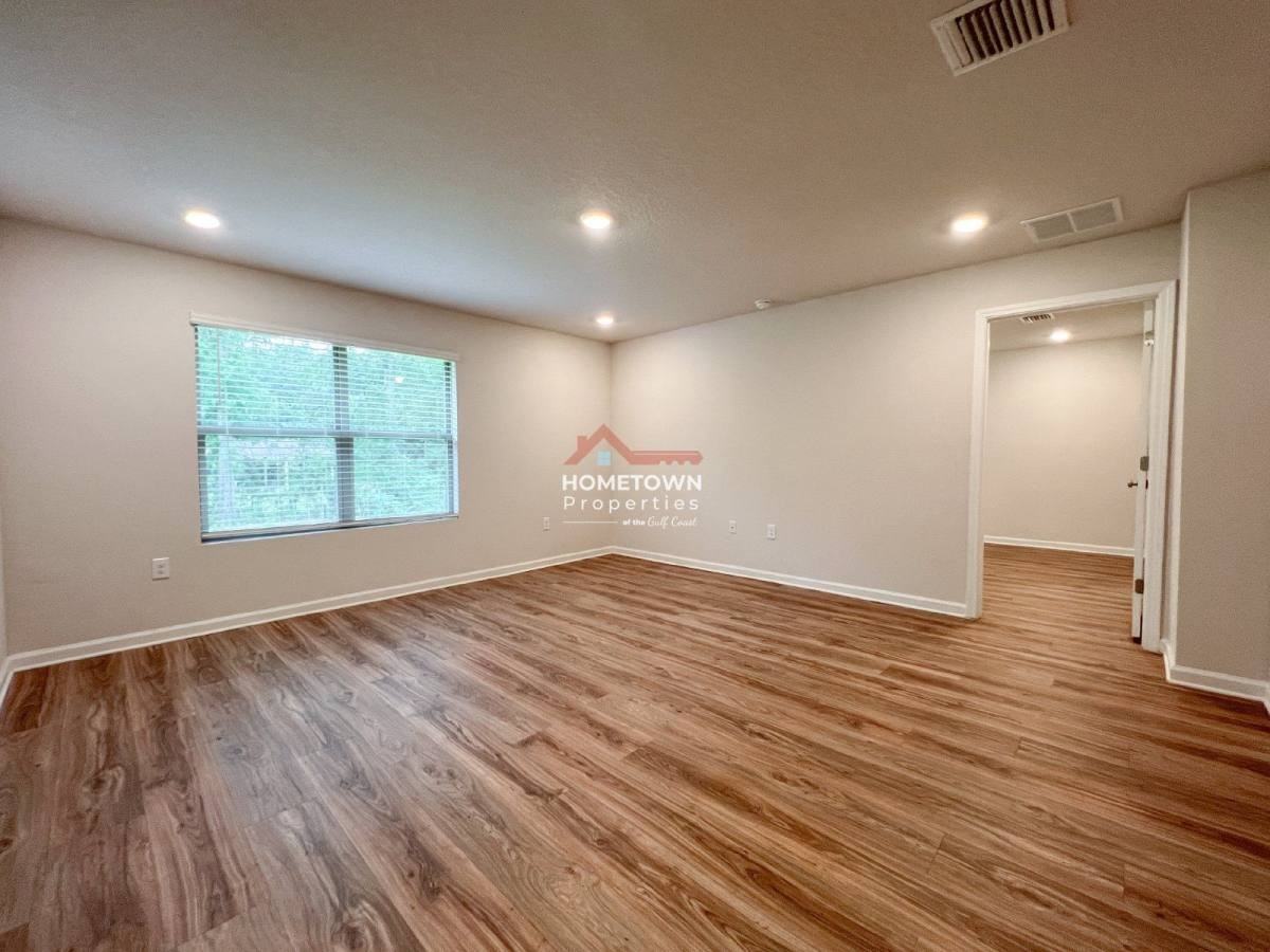 6351 Burrow Ln - Photo 3 of 10