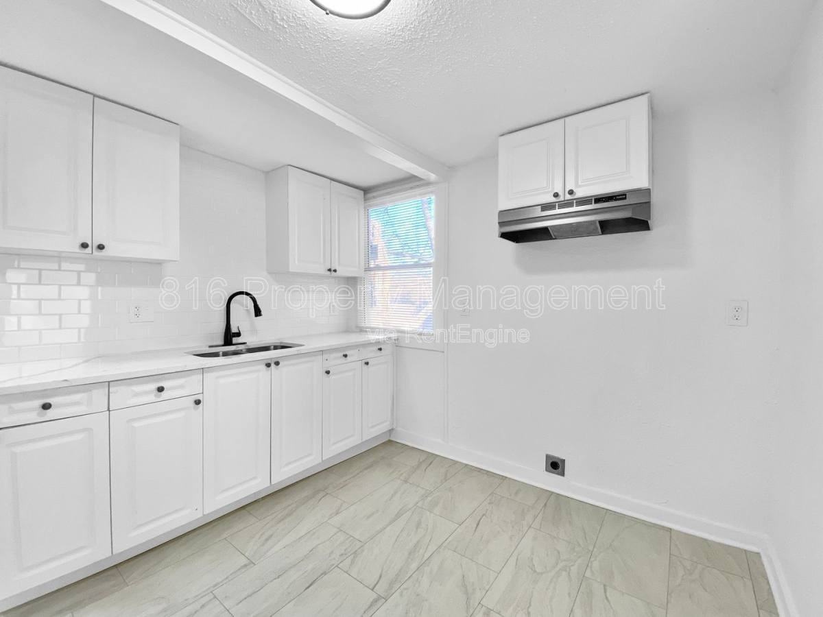 4802 Locust Ave - Photo 2 of 10