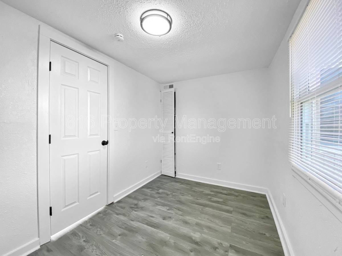 4802 Locust Ave - Photo 3 of 10