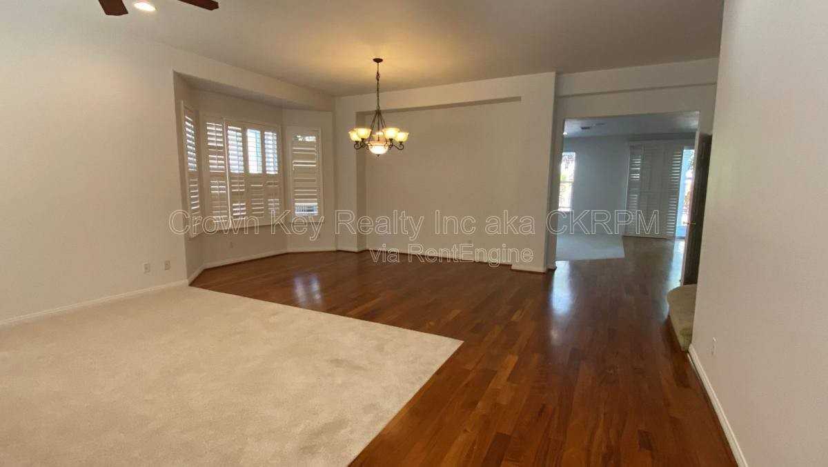 1030 Eastlake Cir - Photo 3 of 10