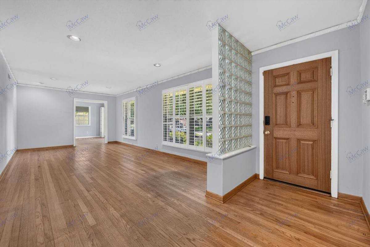 3550 Ainsworth Dr - Photo 3 of 10