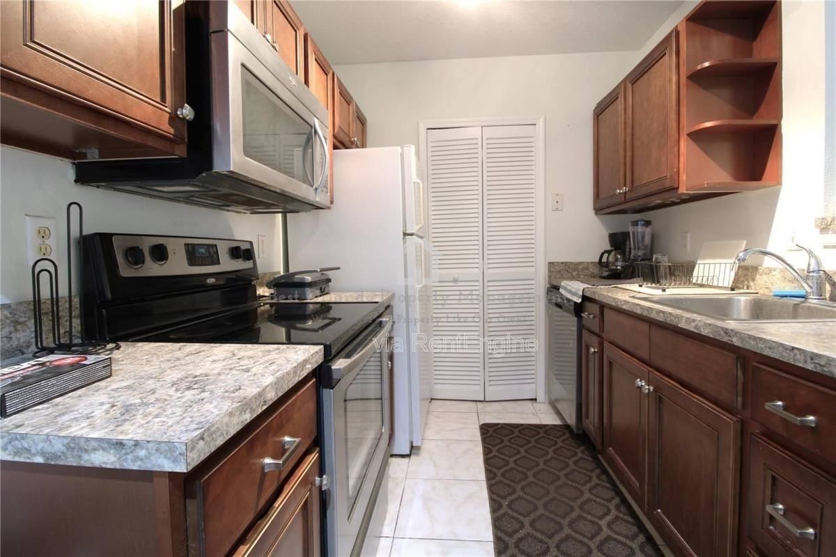 4320 S Kirkman Rd #1501-1 - Photo 5 of 10