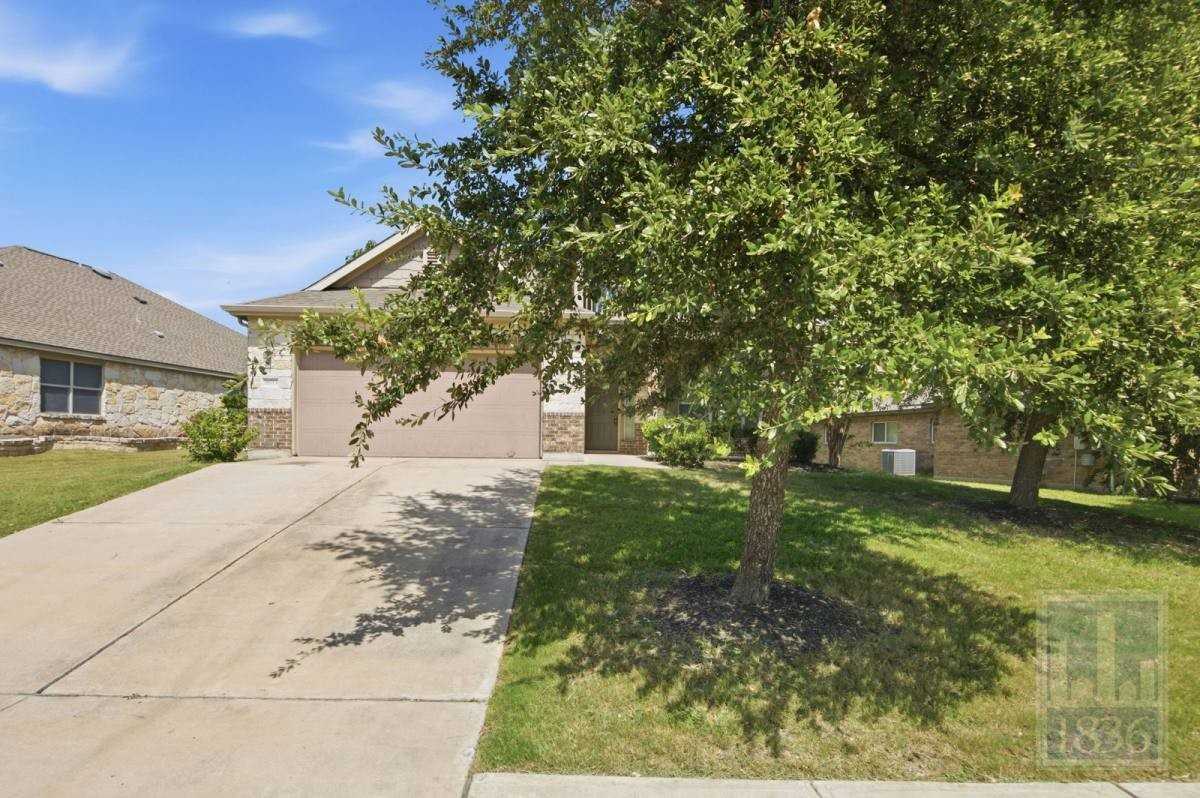 18713 Falcon Pointe Blvd - Photo 3 of 10