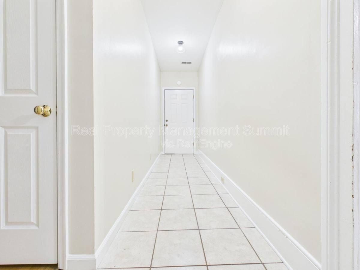 402 N Market St #A1 - Photo 2 of 10