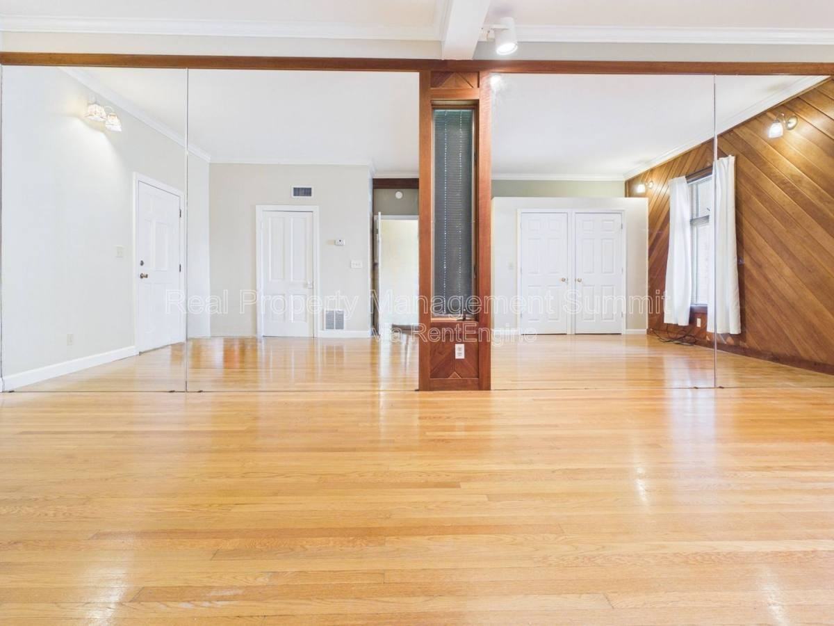 402 N Market St #A1 - Photo 3 of 10