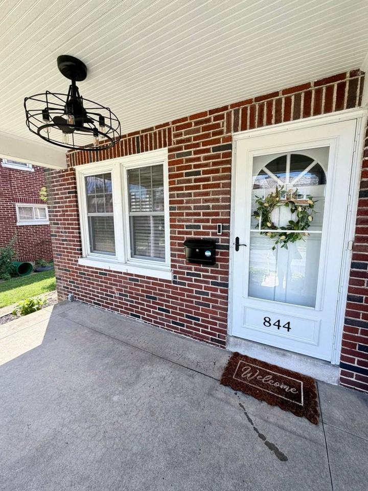 844 E Madison St - Photo 2 of 10