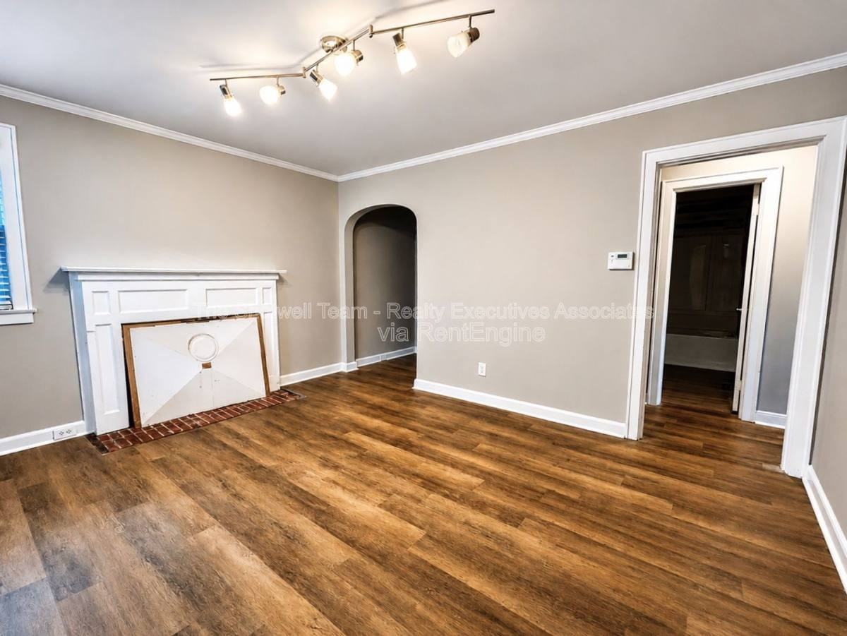 2540 Larkwood Ln - Photo 2 of 10