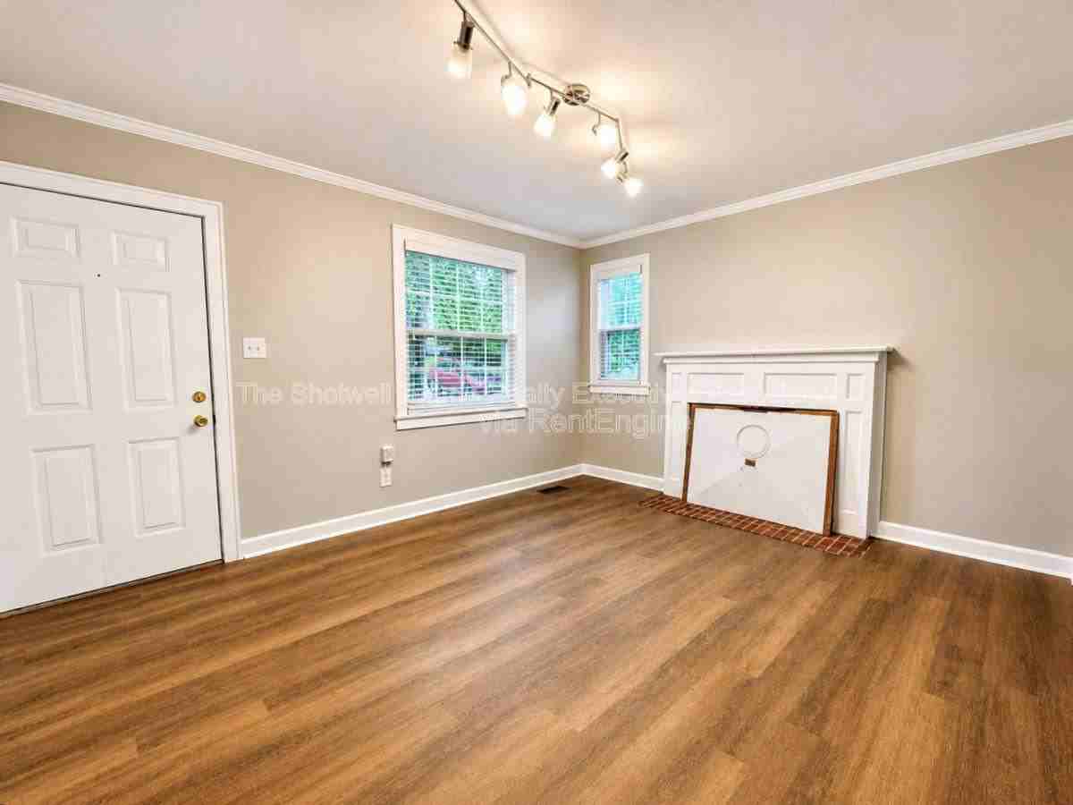 2540 Larkwood Ln - Photo 3 of 10