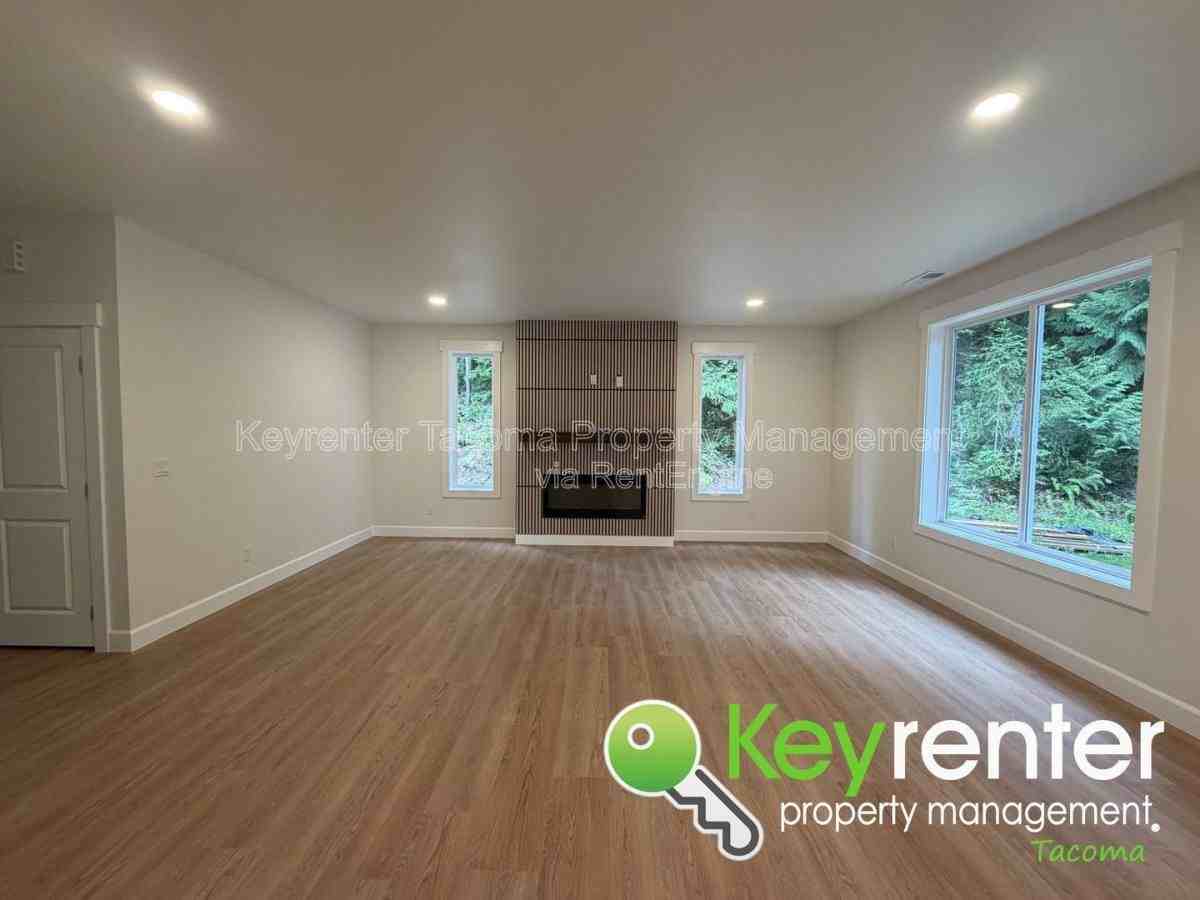 16517 48th St Nw - Photo 3 of 10