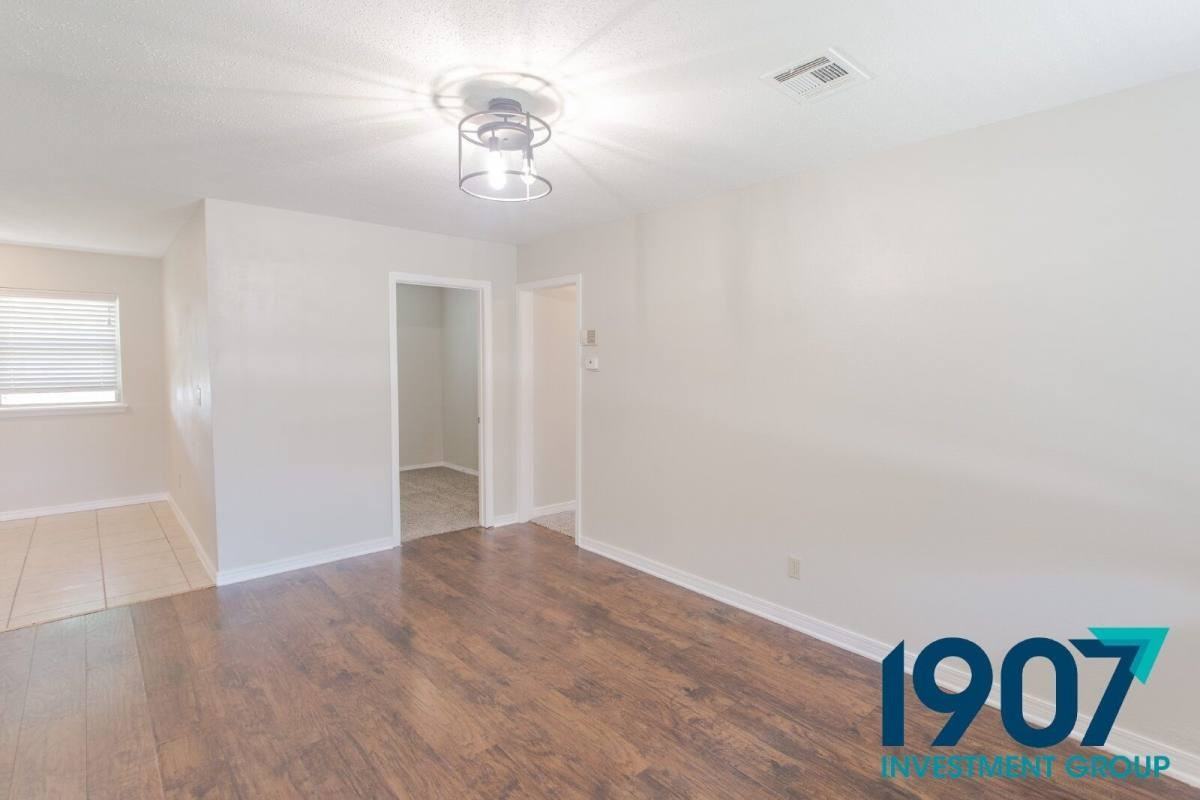 709 Nw 16th St - Photo 3 of 10