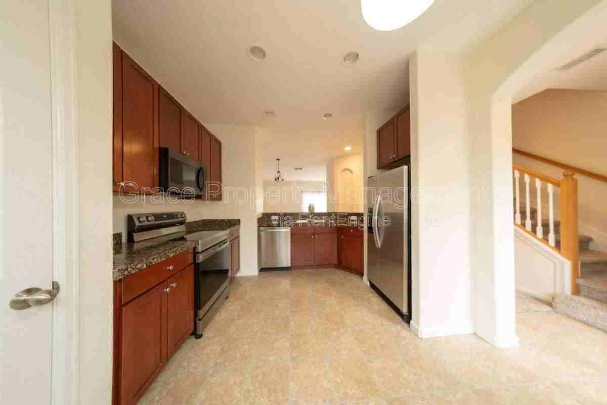 12780 Ivanhoe St - Photo 2 of 10