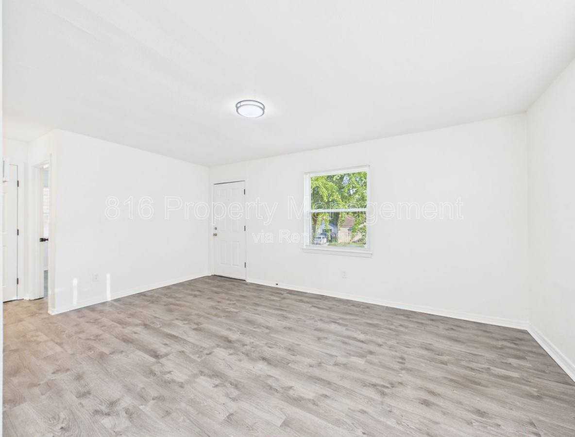 4910 Vista St - Photo 2 of 10