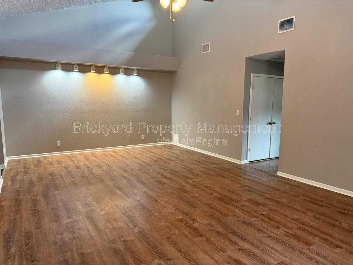 3007 Monroe St - Photo 2 of 7