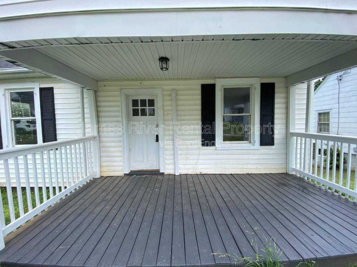 2020 Rose Ln - Photo 3 of 10