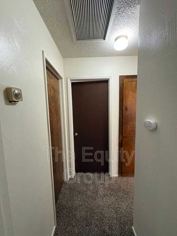 3924 W Hillsdale Ct - Photo 6 of 19