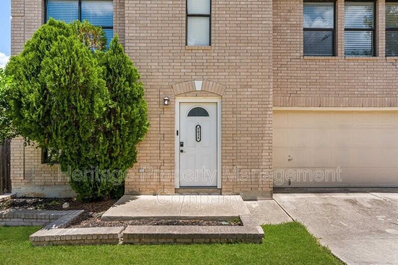 8038 Cantura Mls - Photo 2 of 32