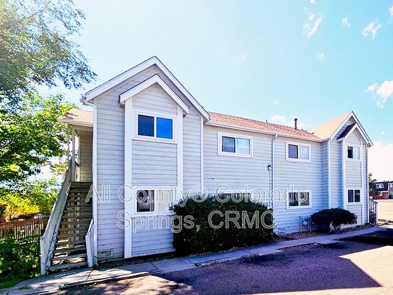 1010 Mazatlan Cir #B - Photo 2 of 12