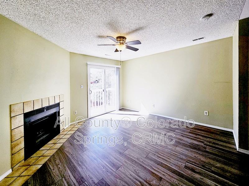 1010 Mazatlan Cir #B - Photo 4 of 12