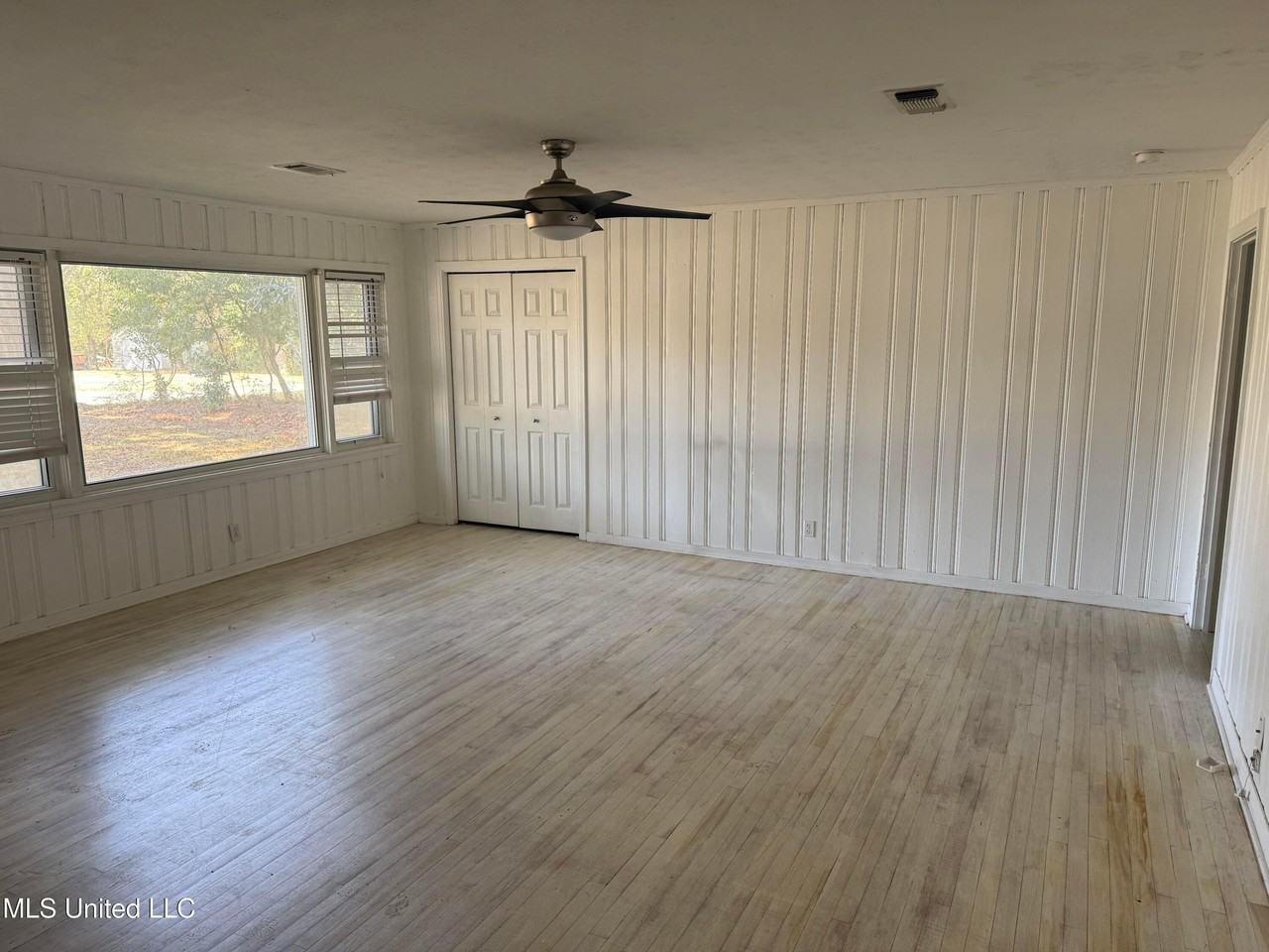 307 45th St - Photo 2 of 21