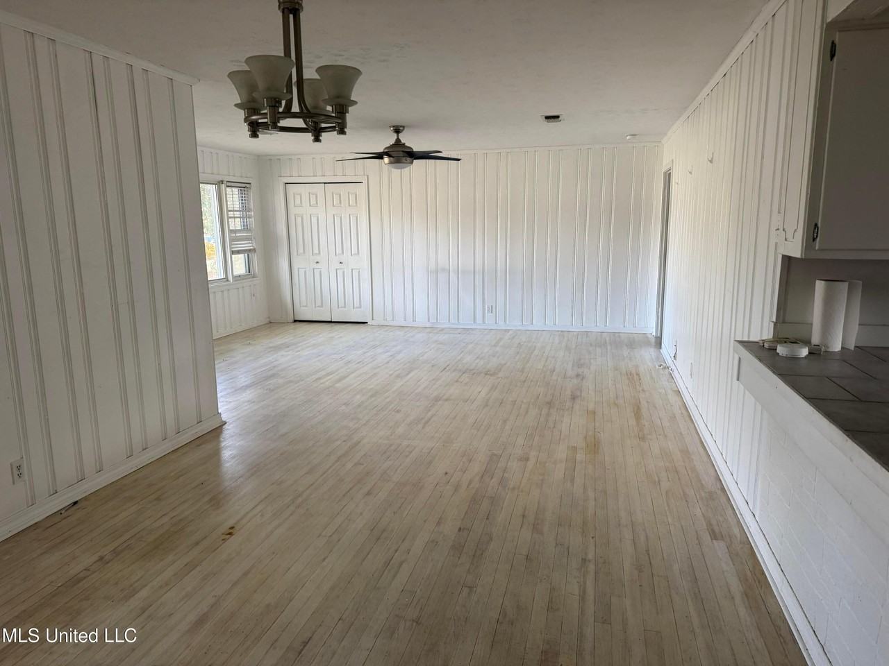 307 45th St - Photo 5 of 21