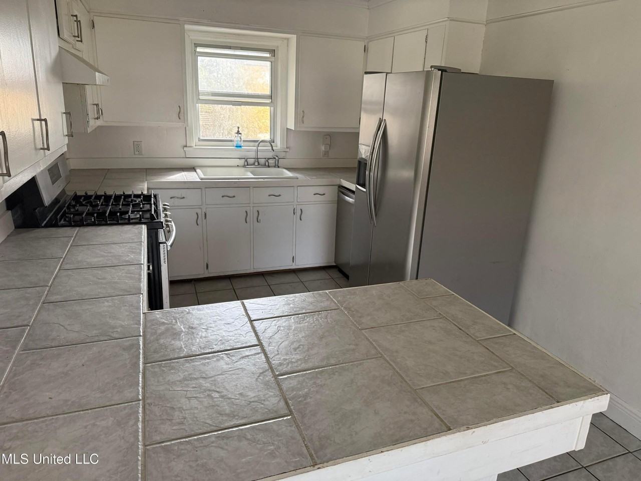 307 45th St - Photo 6 of 21
