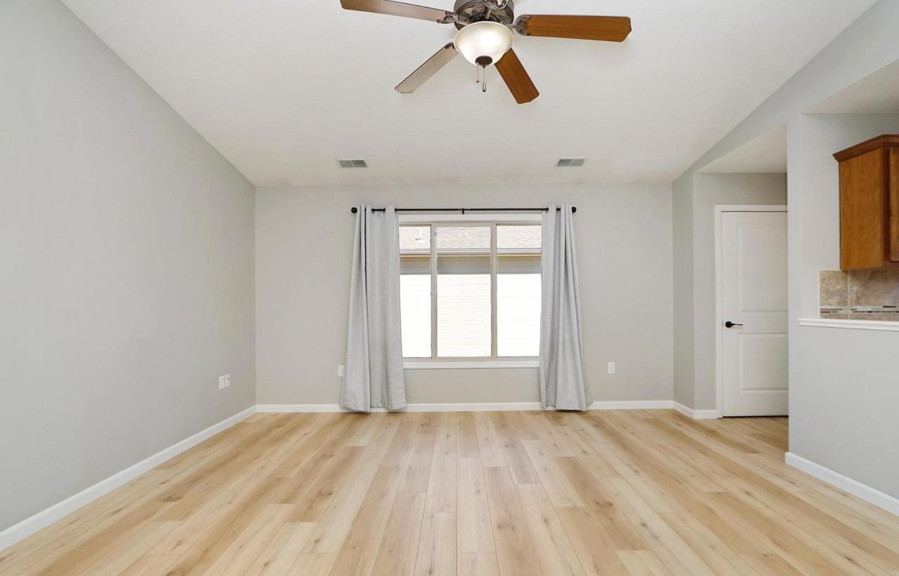 632 Northfield Rd - Photo 4 of 9