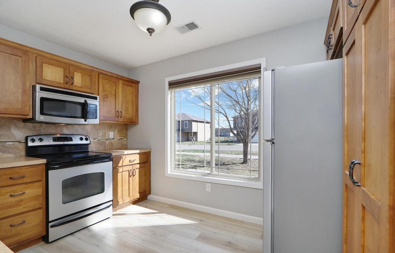 632 Northfield Rd - Photo 5 of 9
