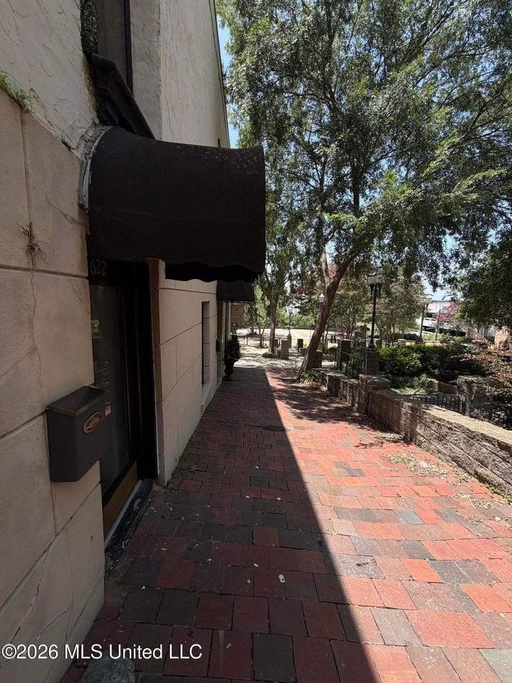 620 Crawford St - Photo 2 of 10