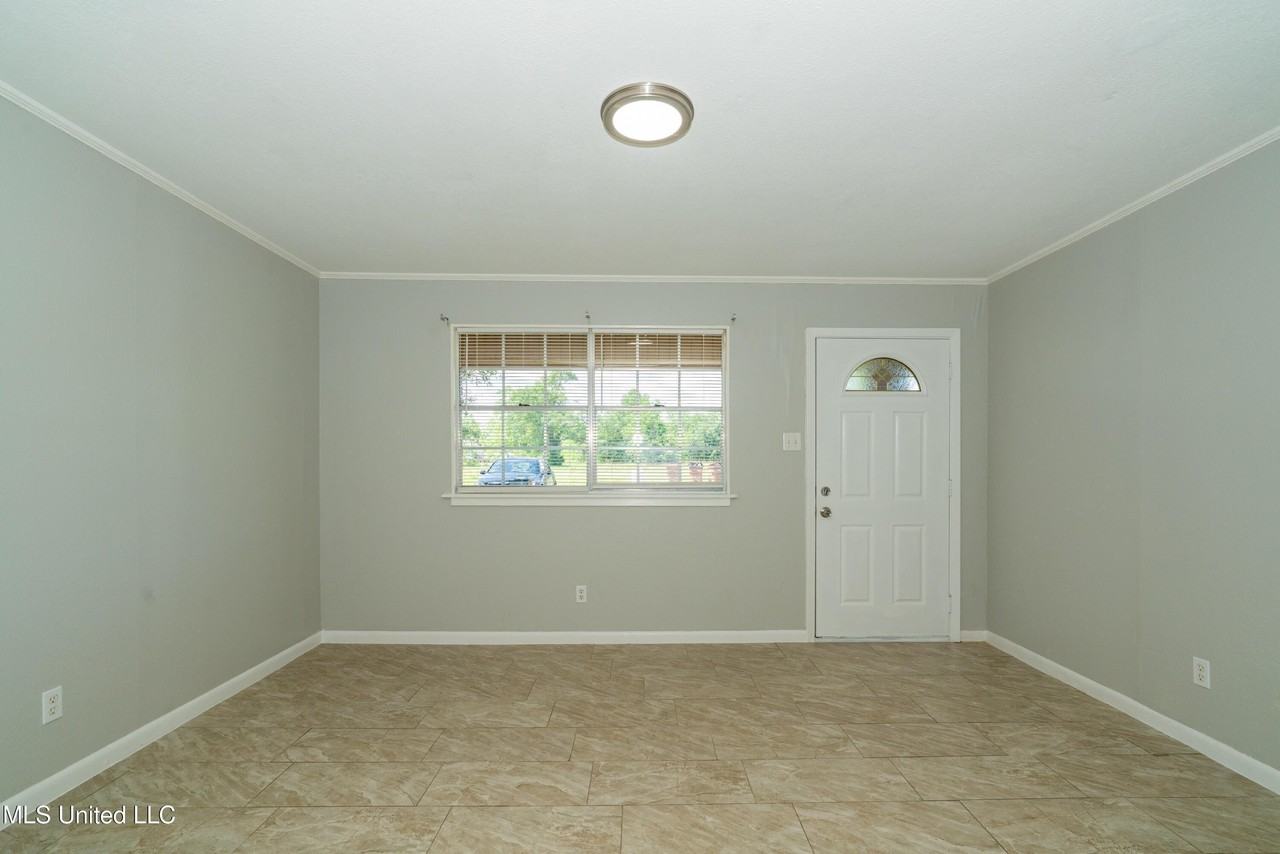 264 Alexander Rd - Photo 3 of 9