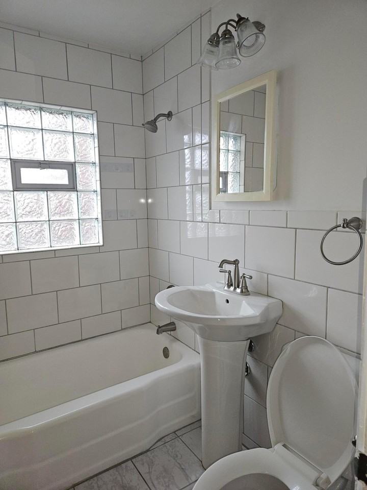 2306 W 5th Ave #6 - Photo 4 of 10