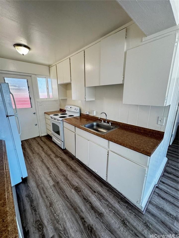 1348 Kinau St #3 - Photo 4 of 13