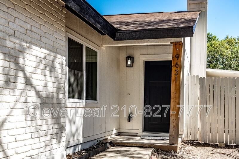 9631 Ivy Bend St - Photo 4 of 28