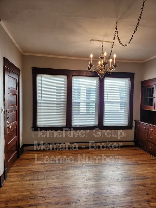 546 S 3rd St W - Photo 4 of 27