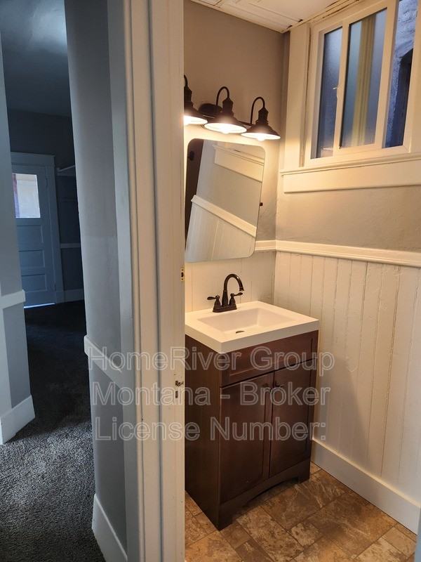 546 S 3rd St W - Photo 7 of 27