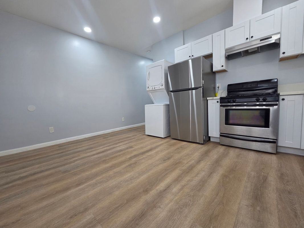 1715 W 64th St ##A - Photo 3 of 17